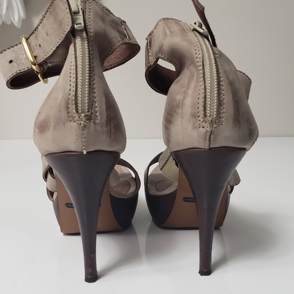 Shoes - Picture 4 of 6